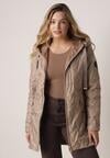 Brązowa Pikowana Kurtka Przejściowa Parka z Kapturem o Długim Kroju z Ozdobą Isaline