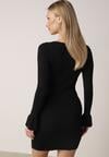 Czarna Sweterkowa Sukienka Dopasowana z Wiskozy z Falbankami i Guzikami Nevinndra