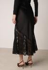 Czarna Spódnica z Satyny z Koronką i Rozcięciem na Nogę Doritana
