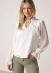 Biała Romantyczna Bluzka z Falbankami i Wiązaniem przy Dekolcie Zeaniyana