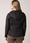 Czarna Pikowana Kurtka Przejściowa z Kapturem i Elastycznymi Panelami Feziala