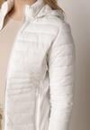 Biała Pikowana Kurtka Przejściowa z Kapturem i Elastycznymi Panelami Feziala
