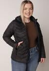 Czarna Pikowana Kurtka Przejściowa z Kapturem o Taliowanym Kroju Lissanoria