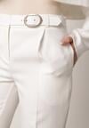 Białe Garniturowe Spodnie VICES na Kant z Wszytym Paskiem z Klamrą Azivore