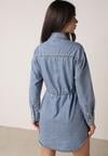 Niebieska Koszulowa Sukienka Jeansowa z Marszczeniem i Guzikami Dorinatta