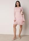 Różowa Sukienka Koronkowa z Rozkloszowanymi Rękawami Cinatea
