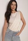 Beżowe Marszczone Body z Dekoltem Łódka i Ozdobną Aplikacją na Ramieniu Carlenka