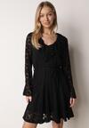 Czarna Koronkowa Sukienka z Cienkim Paskiem i Rozkloszowanymi Rękawami Jovaila