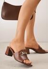 Brązowe Eleganckie Klapki na Słupku z Odkrytym Noskiem i Metaliczną Aplikacją Anazia