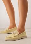 Żółte Mokasyny z Prostokątną Metaliczną Ozdobą Aeleorane