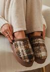 Brązowe Śniegowce na Grubej Podeszwie z Niską Cholewką w Kratę Clavera