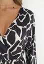 Czarno-Biała Sukienka Rozkloszowana z Kopertowym Dekoltem Aristoklea