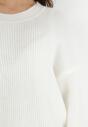Biały Sweter Oversize z Okrągłym Dekoltem Ravo