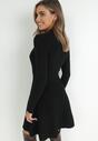 Czarna Sukienka z Prążkowanej Dzianiny Rozkloszowana Dazema