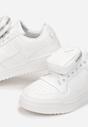 Białe Sneakersy na Płaskiej Podeszwie z Zapinanymi Saszetkami Vial