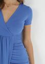 Niebieska Asymetryczna Sukienka Kopertowa z Marszczeniami Adephelia