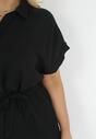 Czarna Koszulowa Sukienka z Krótkim Rękawem i Wiązaniem w Pasie Mistie