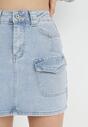 Jasnoniebieska Jeansowa Spódnica Mini z Regularnym Stanem i Kieszeniami z Klapami Denase