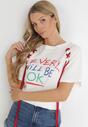 Biały T-shirt z Ozdobnymi Sznurkami i Kolorowym Napisem Gertraude