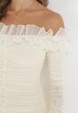 Jasnobeżowa Sukienka Mini z Marszczonej Tkaniny z Hiszpańskim Dekoltem Kaarlo
