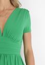 Zielona Rozkloszowana Sukienka Maxi z Głębokim Dekoltem z Rozcięciem Wyla