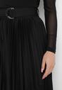 Czarna Plisowana Spódnica Maxi z Materiałowym Paskiem z Klamerką Eleny