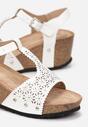 Białe Sandały na Korkowej Koturnie z Ażurowym Paskiem Iuerlande