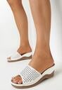 Białe Klapki na Koturnie z Ażurowymi Wycięciami i Cyrkoniami Natacha