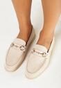 Beżowe Mokasyny z Metalową Ozdobą i Wkładką ze Skóry Naturalnej Vettese