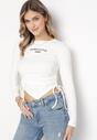 Biała Wiskozowa Bluzka z Asymetrycznym Dołem i Ozdobnym Napisem oraz Troczkiem Taatore