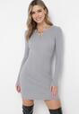 Szara Dopasowana Mini Sukienka z Prążkowanej Dzianiny z Metalową Ozdobą w Kształcie Serca Xustin