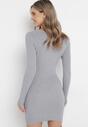 Szara Dopasowana Mini Sukienka z Prążkowanej Dzianiny z Metalową Ozdobą w Kształcie Serca Xustin