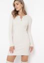 Jasnobeżowa Dopasowana Mini Sukienka z Prążkowanej Dzianiny z Metalową Ozdobą w Kształcie Serca Xustin