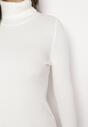 Biały Golf ze Sweterkowej Dzianiny o Dopasowanym Fasonie Vicola