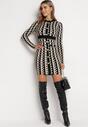 Beżowa Sweterkowa Sukienka Mini w Geometryczny Wzór Carlas