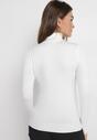 Biały Sweter Golf o Dopasowanym Fasonie Bewina