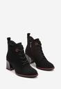 Czarne Botki z Akcentami Koloru na Słupku i Cholewce za Kostkę Sanawa