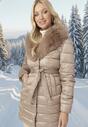 Beżowa Pikowana Kurtka z Paskiem i Futrzanym Kołnierzem Gunnitte