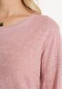 Różowy Sweter z Tłoczonym Wzorem w Ornamentalnym Stylu Mariot