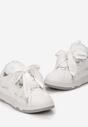 Białe Sneakersy z Ozdobnym Sznurowaniem i Szerokim Językiem Vessy