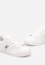 Białe Sneakersy przed Kostkę z Ozdobną Klamrą Vilorea