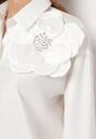 Biała Gładka Koszula na Guziki z Ozdobnym Kwiatem Wenia