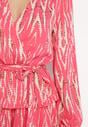 Różowa Rozkloszowana Sukienka Mini Kopertowa z Paskiem i Falbankami w Abstrakcyjny Wzór Aintersa