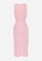 Różowa Dopasowana Sukienka Midi na Szerokich Ramiączkach z Marszczeniami Kanile