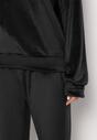 Czarny Welurowy Komplet Dresowy Bluza z Trójkątnym Dekoltem i Spodnie z Kieszeniami Onchia