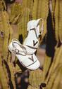 Białe Sandały na Grubej Podeszwie z Biżuteryjną Klamerką z Przodu Faiella