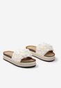 Białe Klapki na Grubej Podeszwie z Ozdobnymi Aplikacjami Kwiatkami Finnella