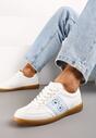 Biało-Niebieskie Płaskie Sneakersy Sznurowane z Ozdobnymi Nitmi Blosenti