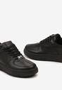 Czarne Sneakersy Sznurowane o Klasycznym Fasonie Kauma
