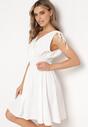 Biała Sukienka z Kopertowym Dekoltem Ściągana na Ramionach z Gumką w Talii Cornia